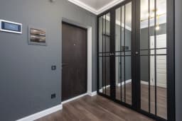 Cloison miroir sur mesure à structure métallique