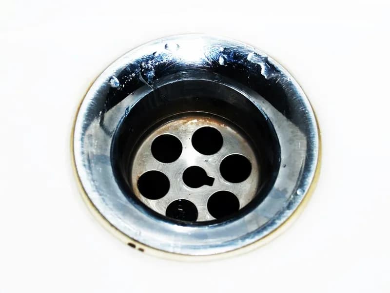 Canalisation à entretenir pour éviter les bouchons récurrents