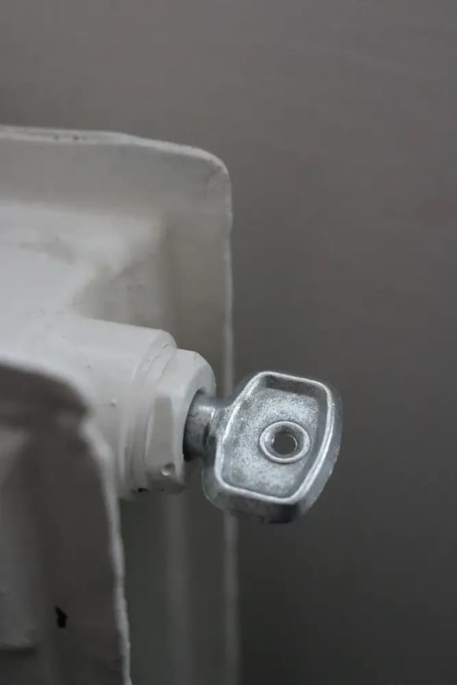 Chauffage + ventilation : optimiser après l’isolation pour éviter le surdimensionnement.