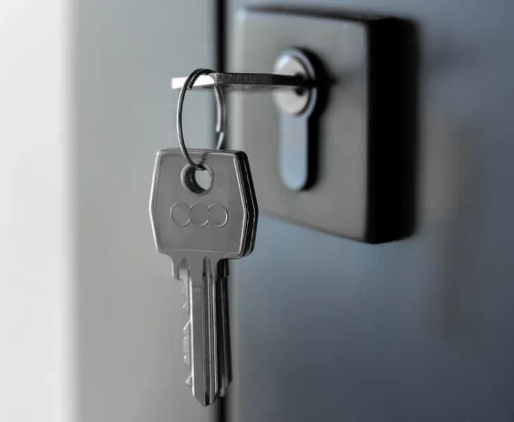 Serrurerie : 5 erreurs qui mènent au blocage complet de la serrure